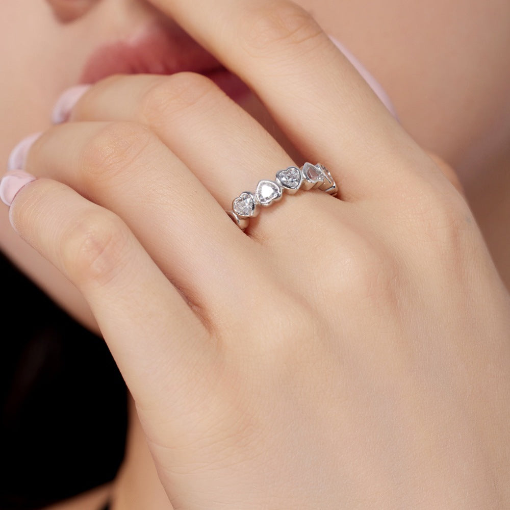 Luxury heart-shaped zircon ring